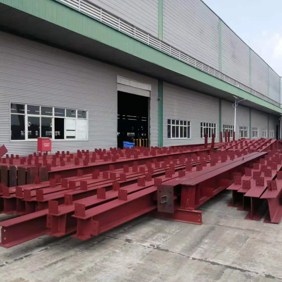 Steel-Column-Installation-Warehouse-Construction