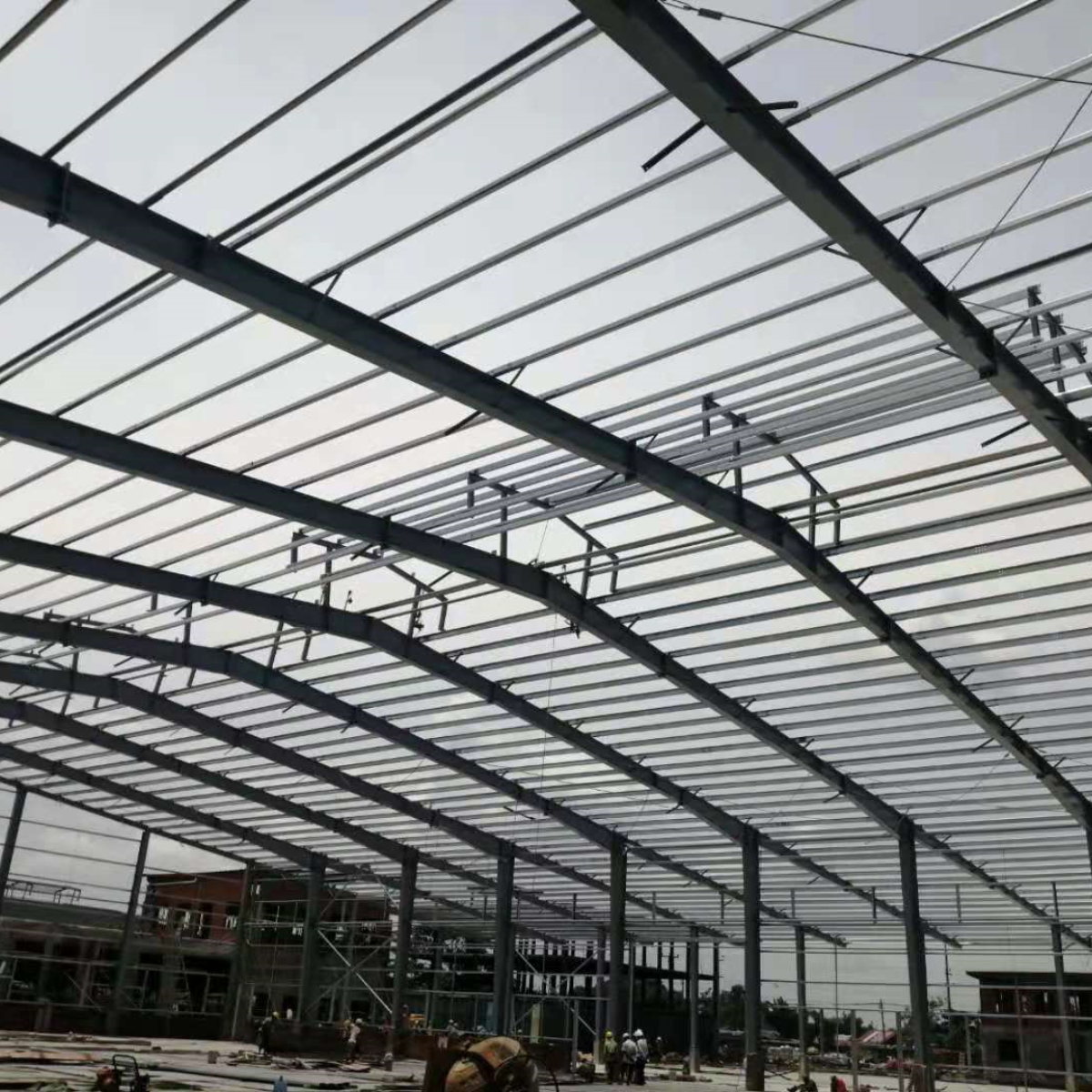 Warehouse-Roof-Purlin-Installation-Steel-Frame
