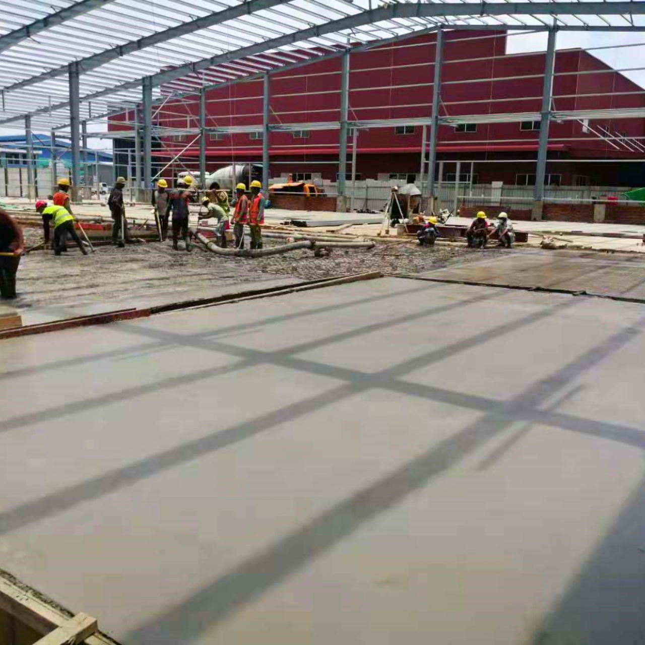 Myanmar Yi Jin team pouring concrete for the ground slab of a steel structure warehouse.