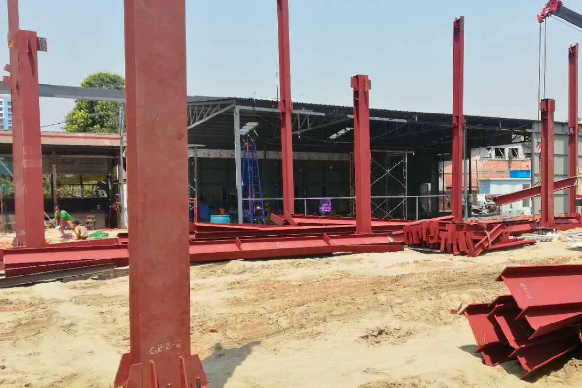 hot-pot-resturant-steel-structure-anchor-bolt-h-beam-colum-installation (1)