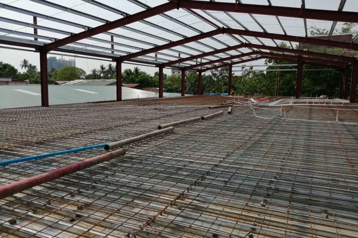 hot-pot-resturant-steel-structure-building-rafter-installation