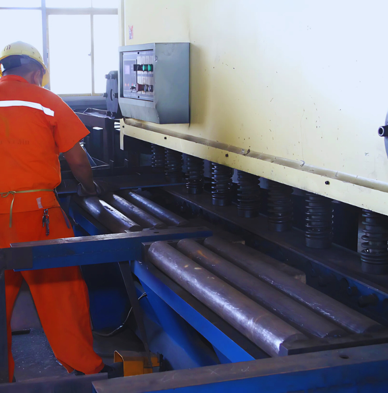 myanmar-yi-jin-steel-structure-production-factory-plate-shearing-machine