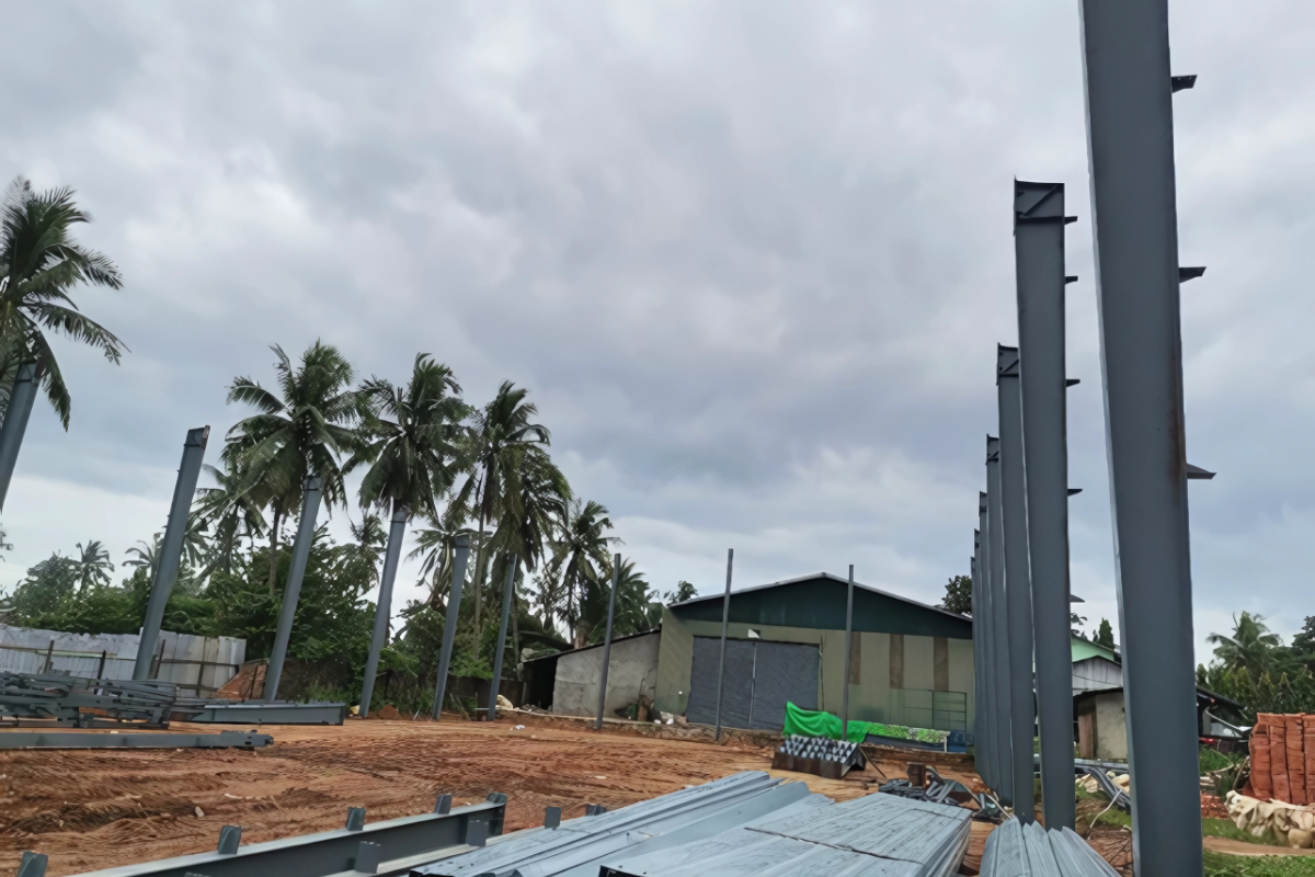 phoe-la-min-steel-structure-rice-warehouse-myeik-steel-column-erection-work