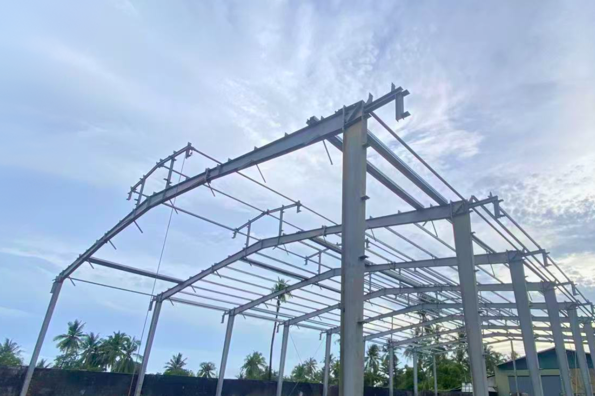 rice-steel-structure-warehouse-rafter-installation-myeik-side-view