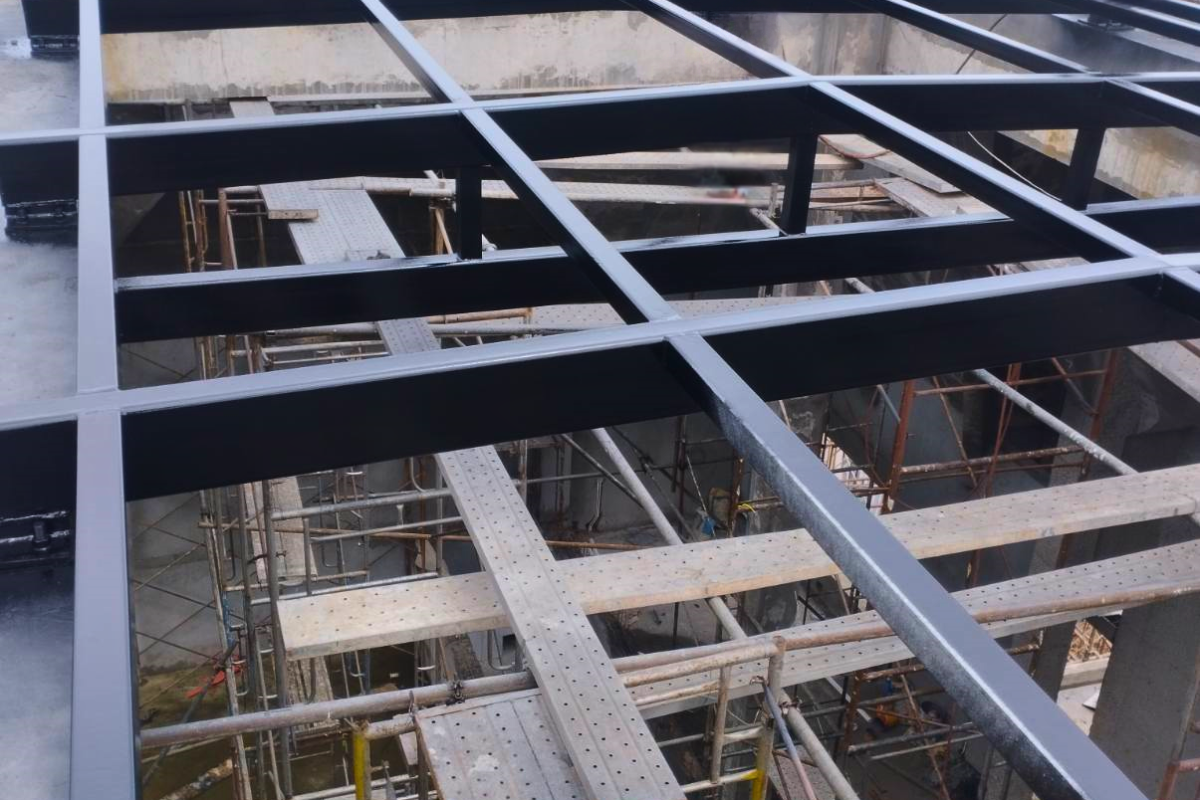 steel-structure-roof-frame-site-installation-parami-luxury-villa