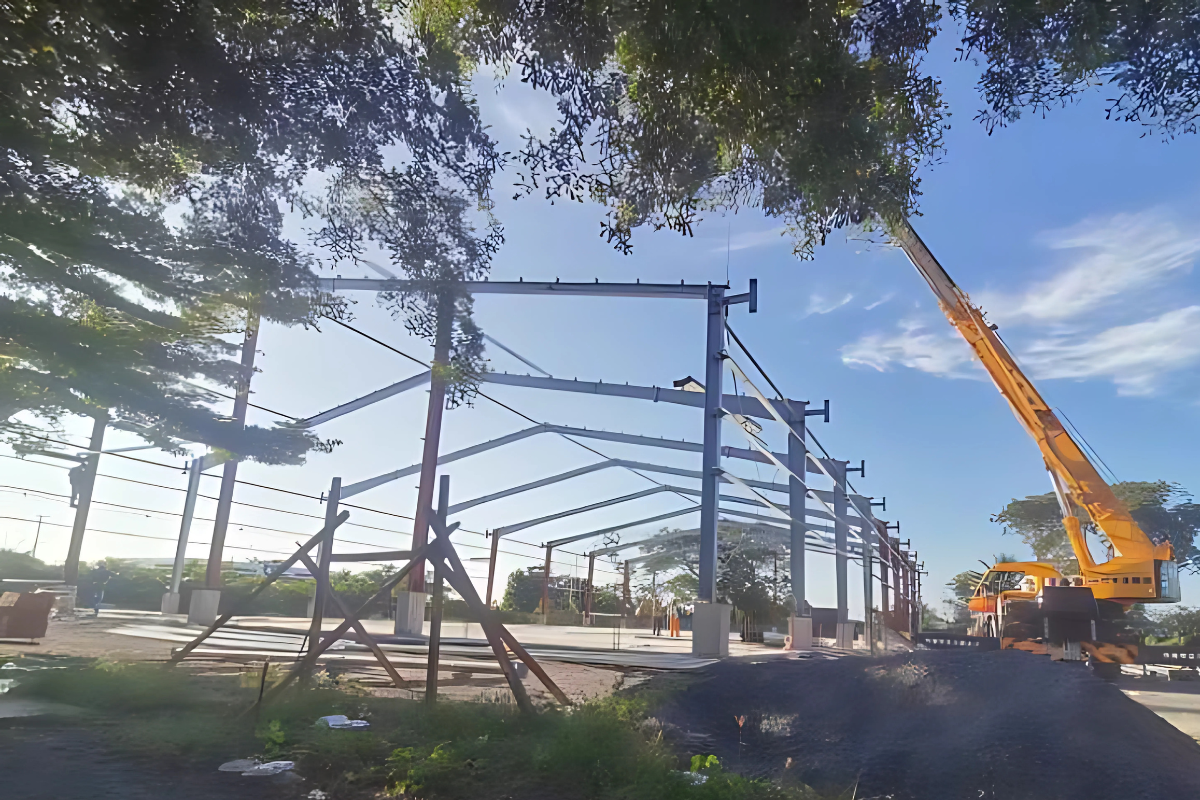 tan-sin-kyal-steel-structure-warehouse-crane-rafter-installation