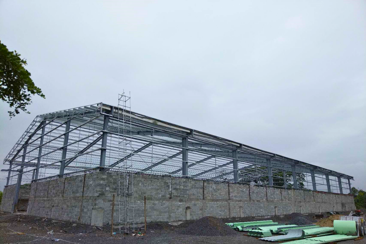 tan-sin-kyal-steel-structure-warehouse-purlin-bracing-brick-wall-installation