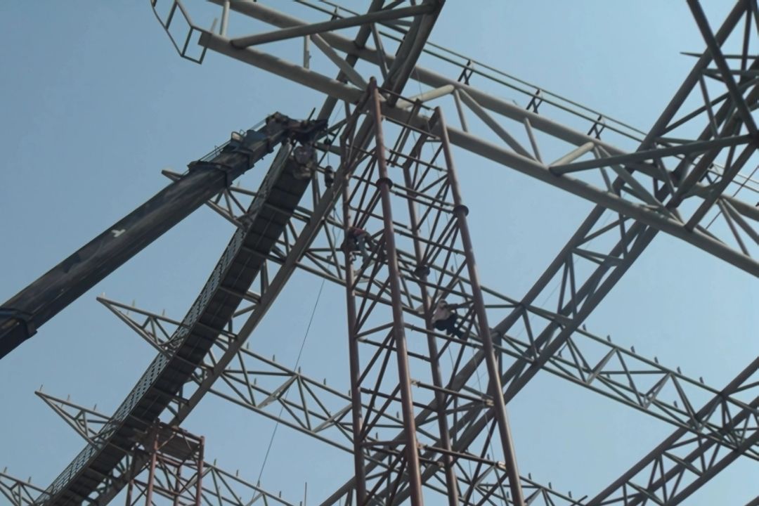 myanmar-yi-jin-stadium-construction-steel-structure-cranes