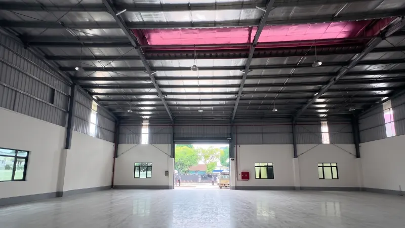 Interior high-bay lighting and side wall metal cladding setup inside 8m high steel structure warehouse